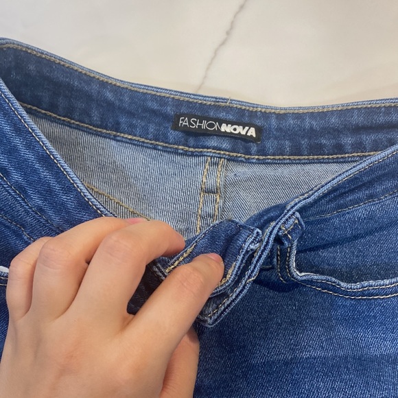 FASHION NOVA SHORTS - Picture 3 of 3
